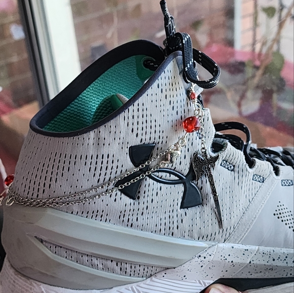 Blood drip shoe chain - Picture 3 of 4